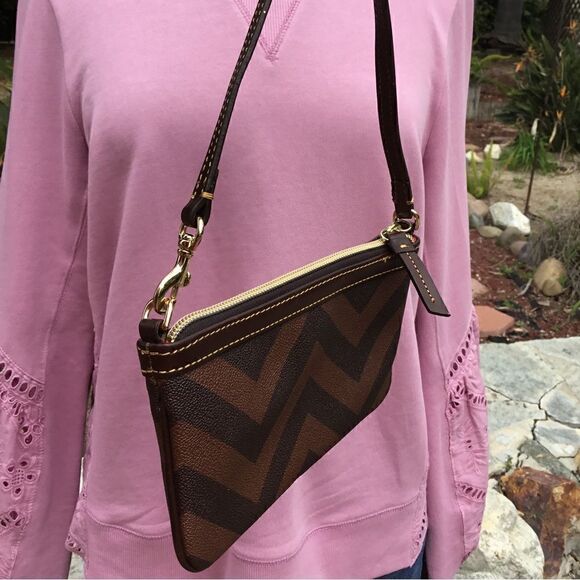 DOONEY AND BOURKE WRISTLET SMALL POUCH GOLD TONE HARDWARE - Picture 7 of 14